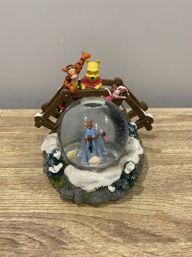 Disney winnie the pooh - pooh, on