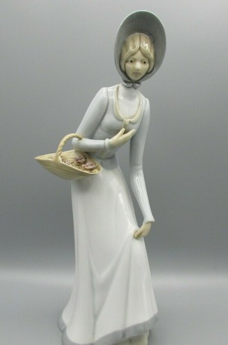Spanish lladro type figurine