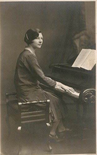 Unknown lady studio photo - studio,