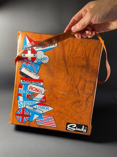 Sindy carry case 1977 - carry,