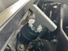 AdBlue® tank cap removal tool