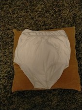 2 Pairs White Shapely Figures