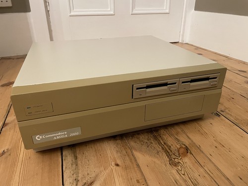 Commodore amiga 2000 computer - commodore,