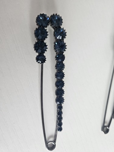 Hat pin scarf - or, women