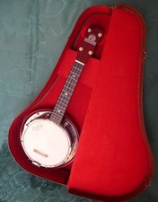 Brilliant 1940 – 50s George Formby Dallas “B” Banjo Ukulele & Case