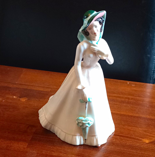 Royal doulton lady figurine - royal,