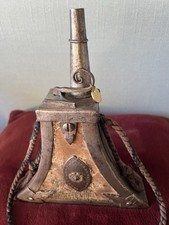 MUSKETEERS POWDER FLASK EARLY