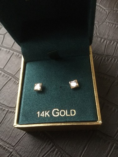 14k gold stud earrings - gold,