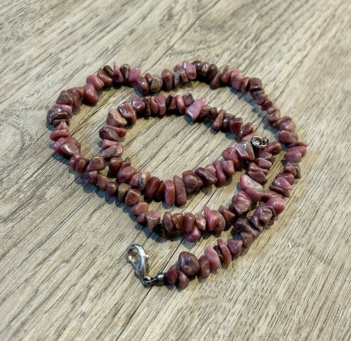Red jasper stone chip - red,