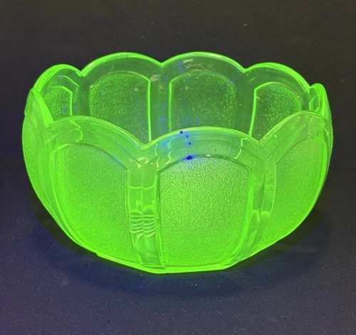 Vintage uranium large glass
