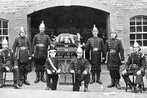 Xxg firemen with old tender - firemen,