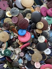 75g Random Mixed Vintage Buttons Sewing Craft Upcycling Clothes Restore Eco