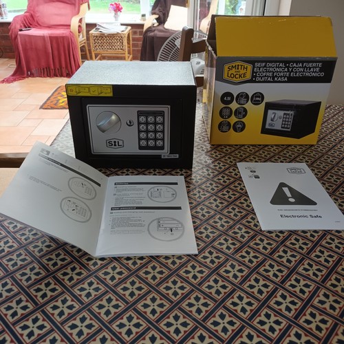 Electronic digital safe with