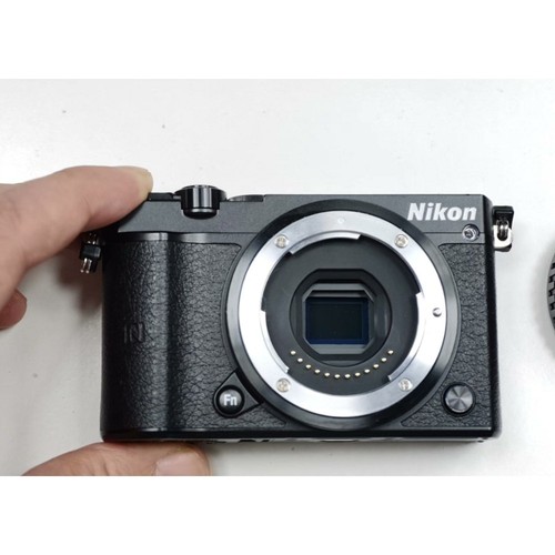 Nikon 8mp mirrorless - 1,