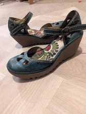 FLY London Ladies Sz 3.5 Yuna