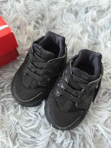 Baby black nike huaraches - black,
