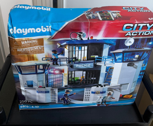 Playmobil police headquarters - playmobil,