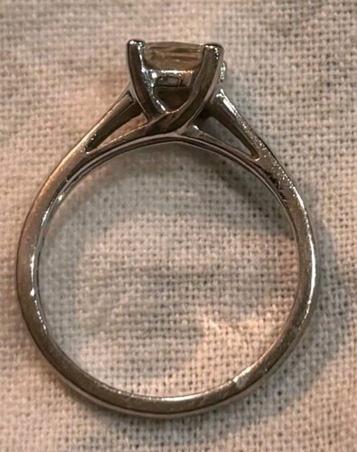18ct white gold - princess, cut