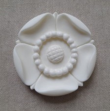 A 7cm white resin not oak
