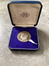 John Pinches Duke Of Windsor Memorial  Coin 1972  in box .