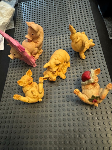 Novelty pig figurines - figurines, –