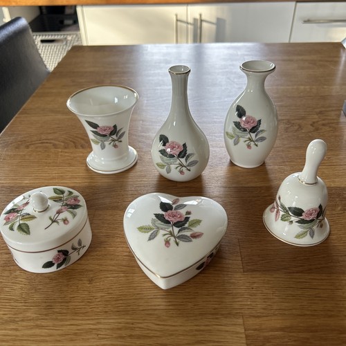 Wedgewood hathaway rose - wedgewood, bone