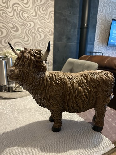 Large highland cow resin - large,