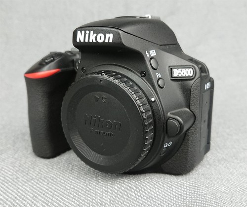 Nikon d5600 dslr kit - 24.2,