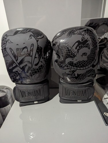10oz venom boxing gloves - 10oz,