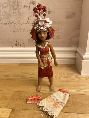 Disney store moana singing - disney,