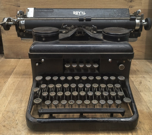 Antique royal typewriter 1935 - royal,