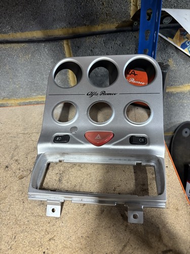 Centre dashboard console - centre,