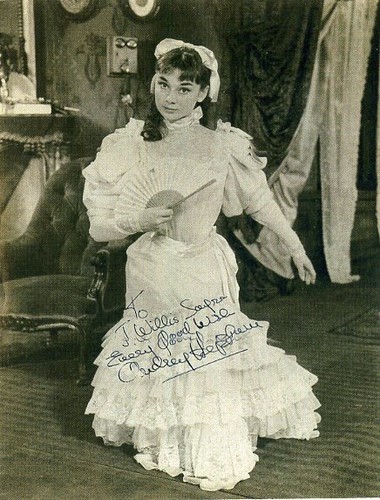 Audrey hepburn signed gigi - signed, 'gigi'