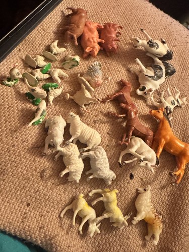 Bundle plastic pigs - bundle,
