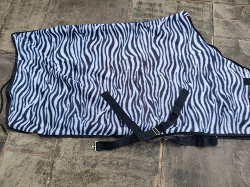 Fleece rug zebra print - 5'6,