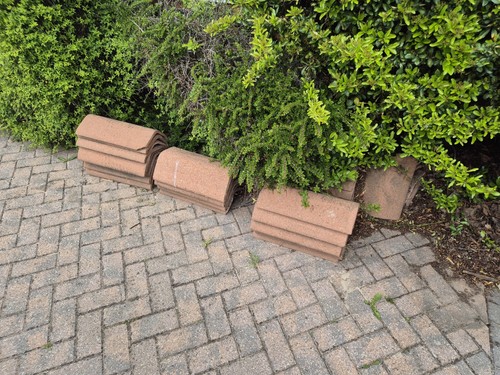 Concrete half round ridge - round,
