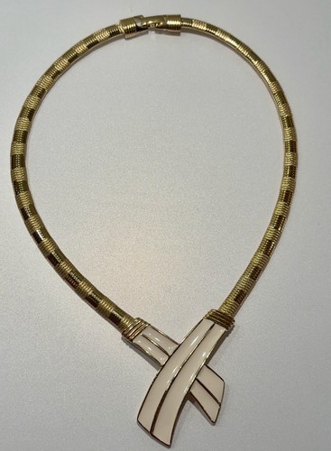 Vintage trifari gold tone - vintage,