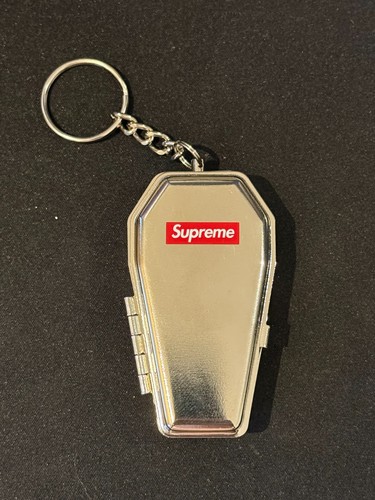 Supreme coffin keychain fw17 - keychain,