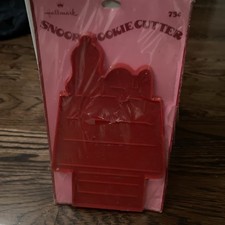 Snoopy Dog House Cookie Cutter