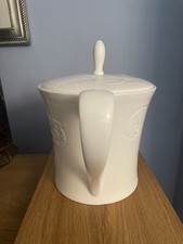 Wedgwood Nature Large Teapot Bone China White Made in England Perfect Condition