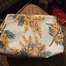 Cath Kidston Womens Floral Toiletries Make Up Travel Bag in good used condition 