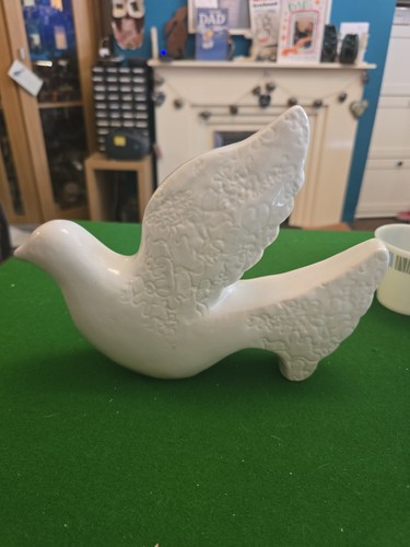 Large cream coloured porcelain - large,