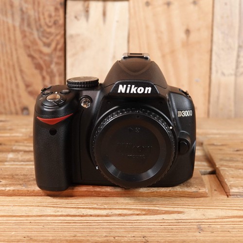 Used nikon d3000 dslr - nikon,