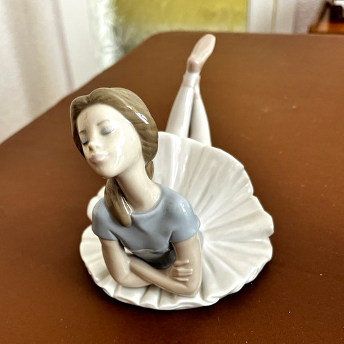 Unmarked porcelain ballerina - unmarked,