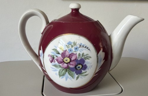 Lovely red gardener style - red,