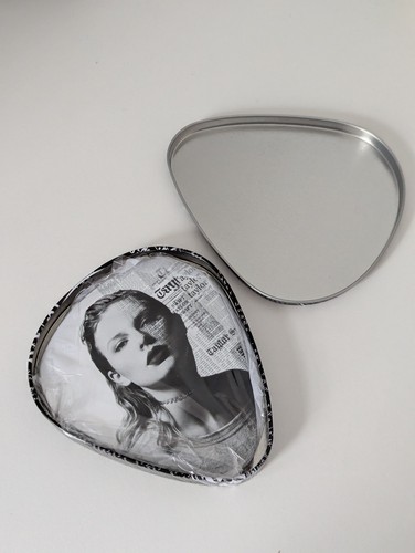 Taylor swift oversized - swift, guitar