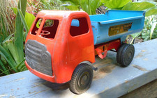 Triang tipping lorry 1950s