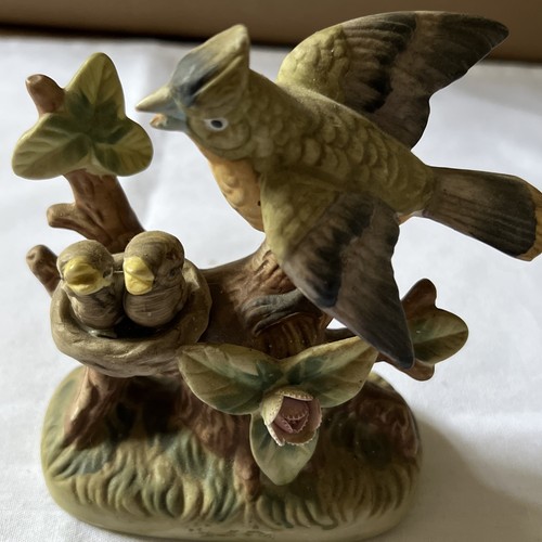 Porcelain vintage mother bird - vintage,