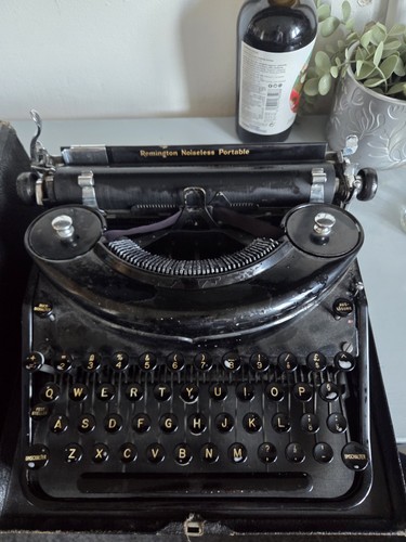 Reminding typewriter vintage - typewriter,