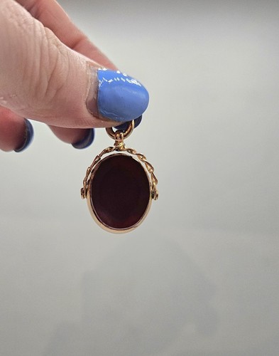 Pre loved 9ct - turning, fob